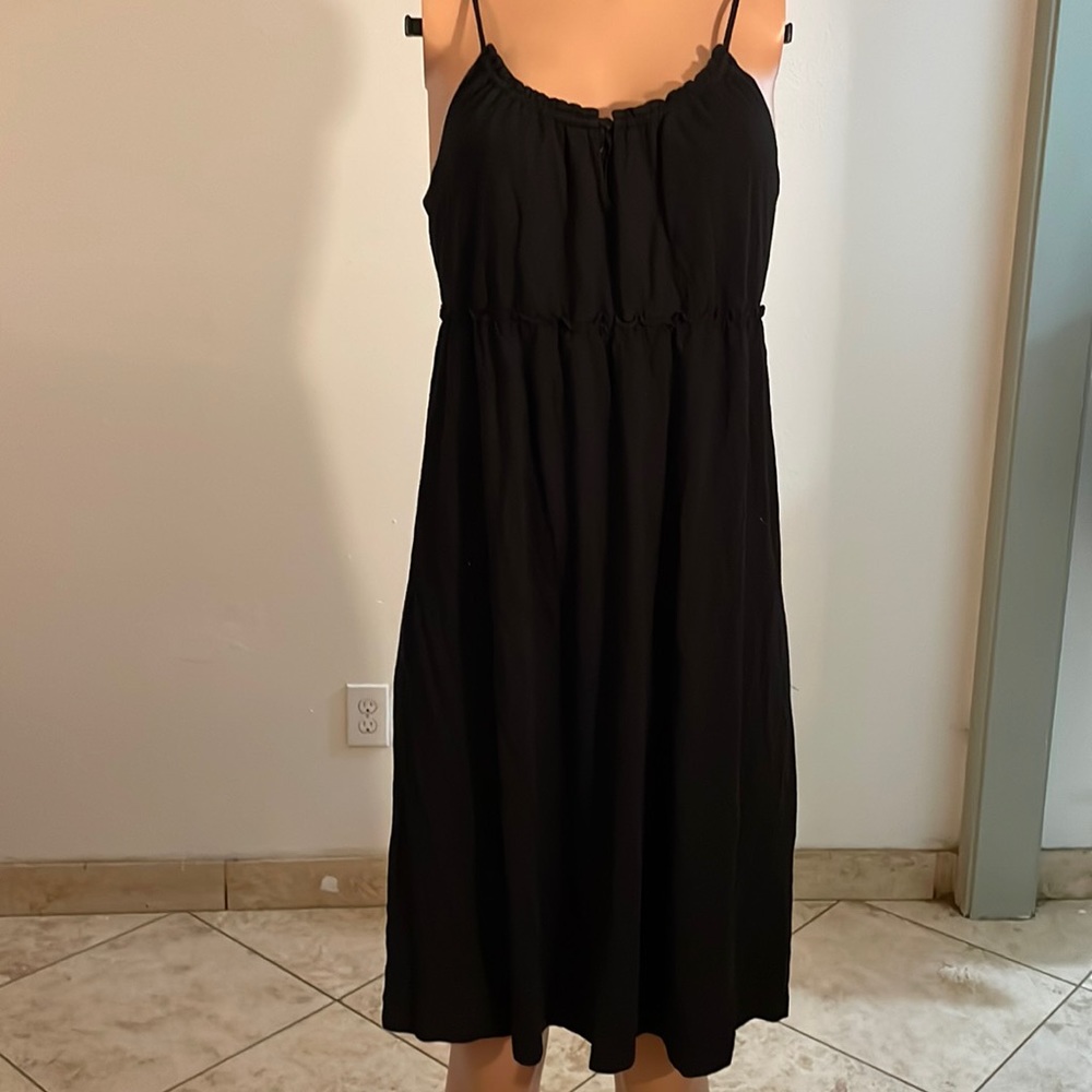 Old Navy Women  Midi Black Dress with straps Size Medium EUC